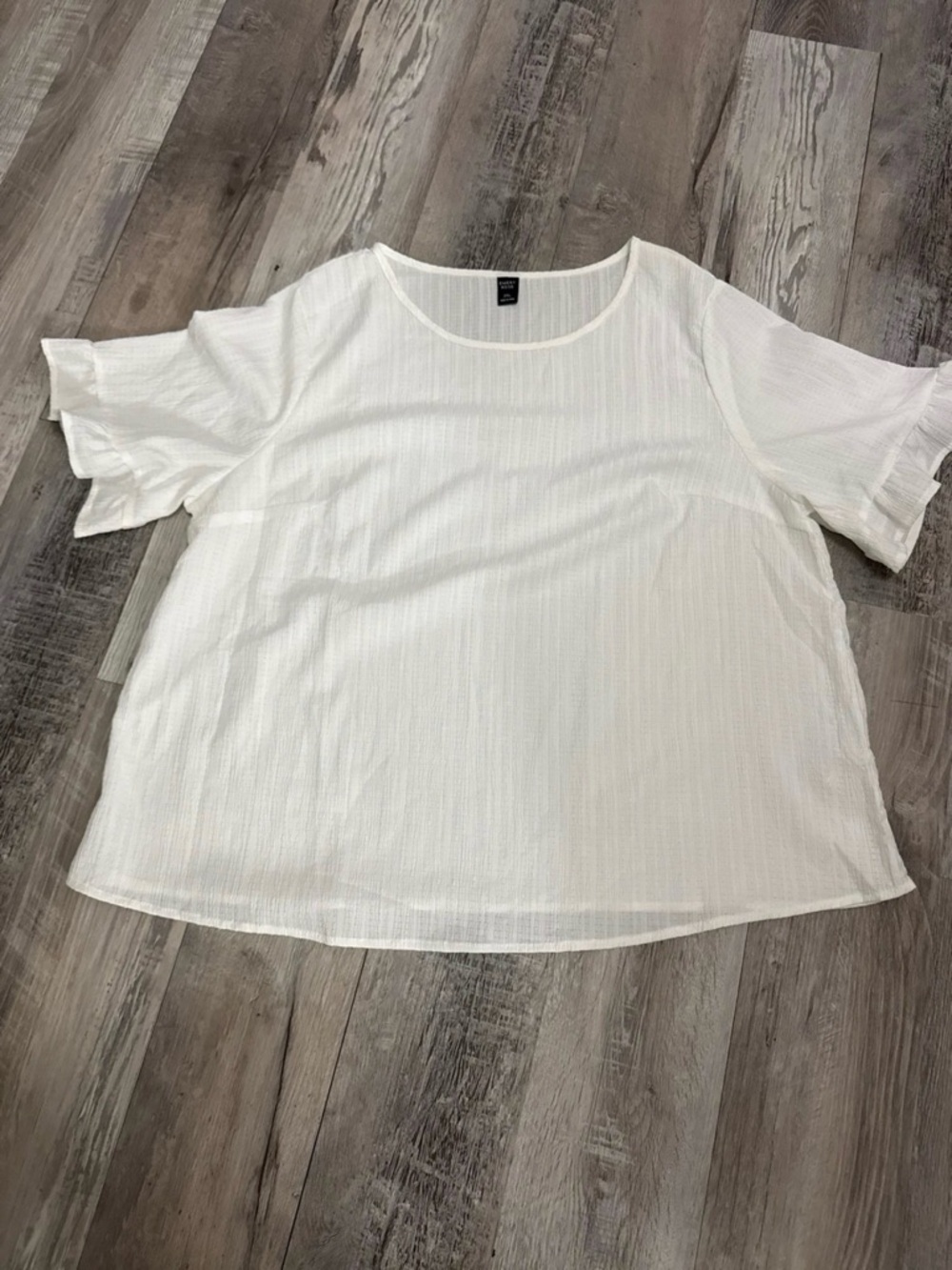 Relaxed White Short-Sleeve Women's Tunic with Flutter Sleeves